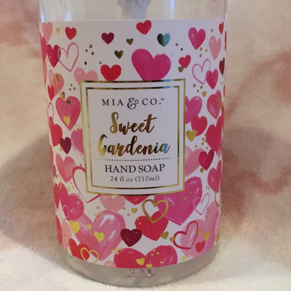 Mia & Co Valentines Day Hearts Scented Sweet Gardenia Hand Soap NWT XL 24oz - Picture 2 of 14